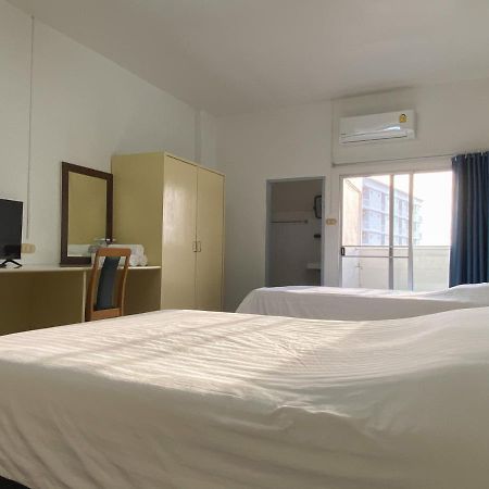 Monta Apartment Bangsaen Екстериор снимка