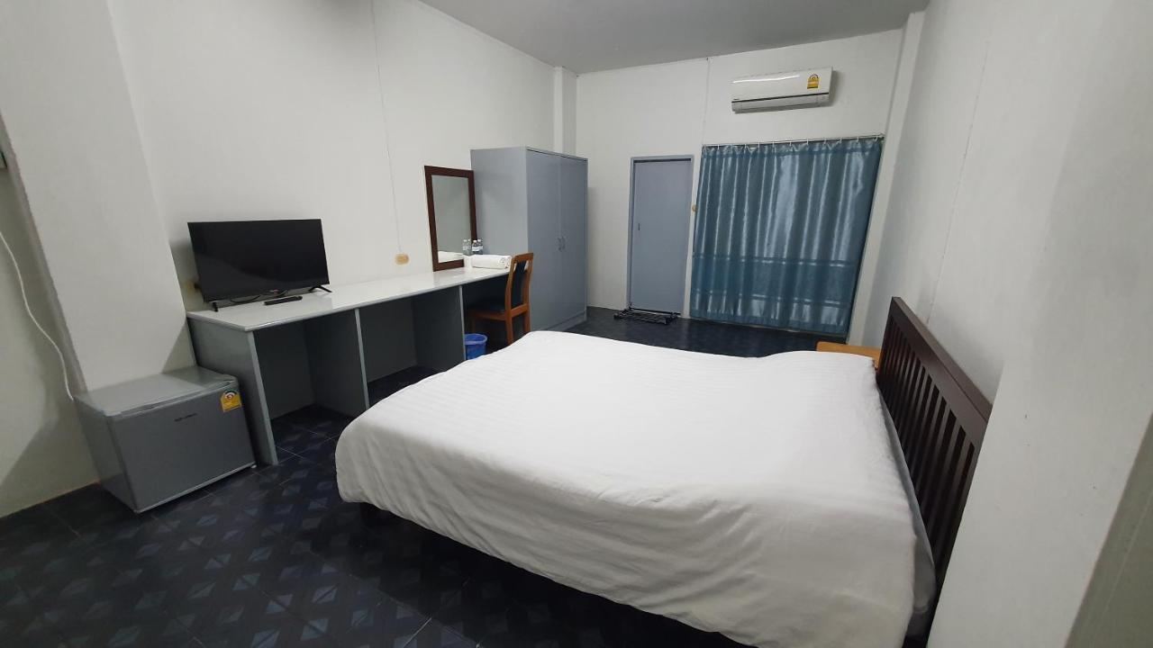 Monta Apartment Bangsaen Екстериор снимка