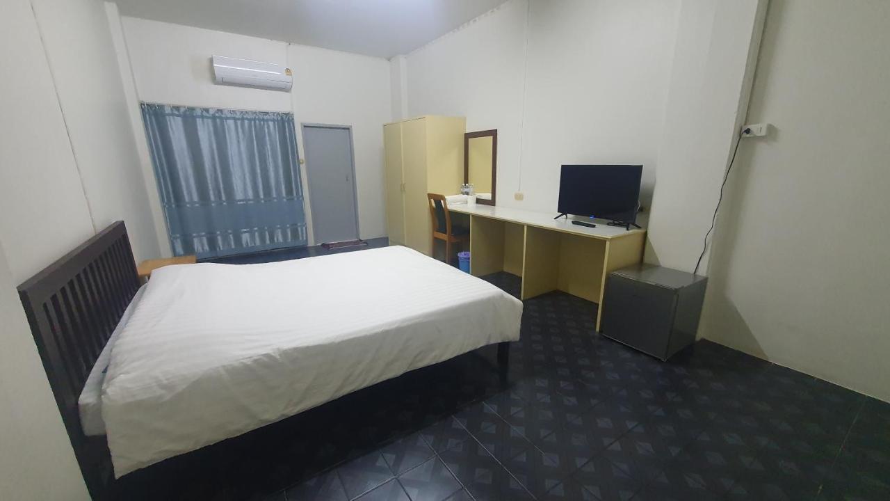 Monta Apartment Bangsaen Екстериор снимка