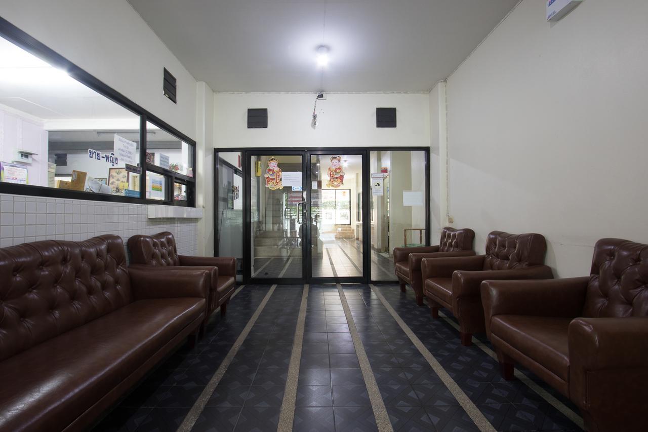 Monta Apartment Bangsaen Екстериор снимка